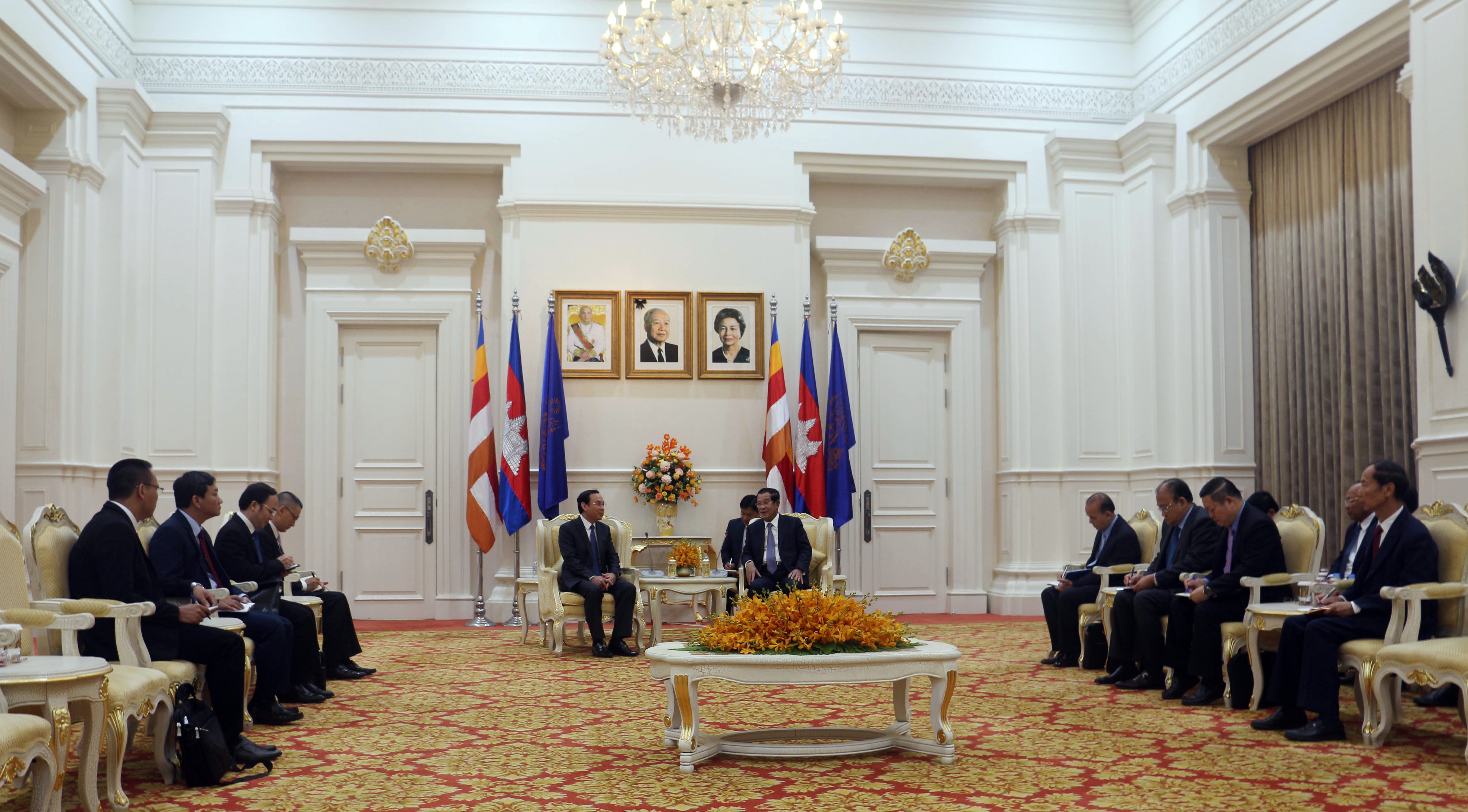 គណៈប្រតិភូជាន់ខ្ពស់នៃខុទ្ទការល័យមជ្ឈឹមបក្សកុម្មុយនិស្តវៀតណាម ទៅបំពេញ ទស្សនកិច្ចការងារនៅព្រះរាជាណាចក្រកម្ពុជា