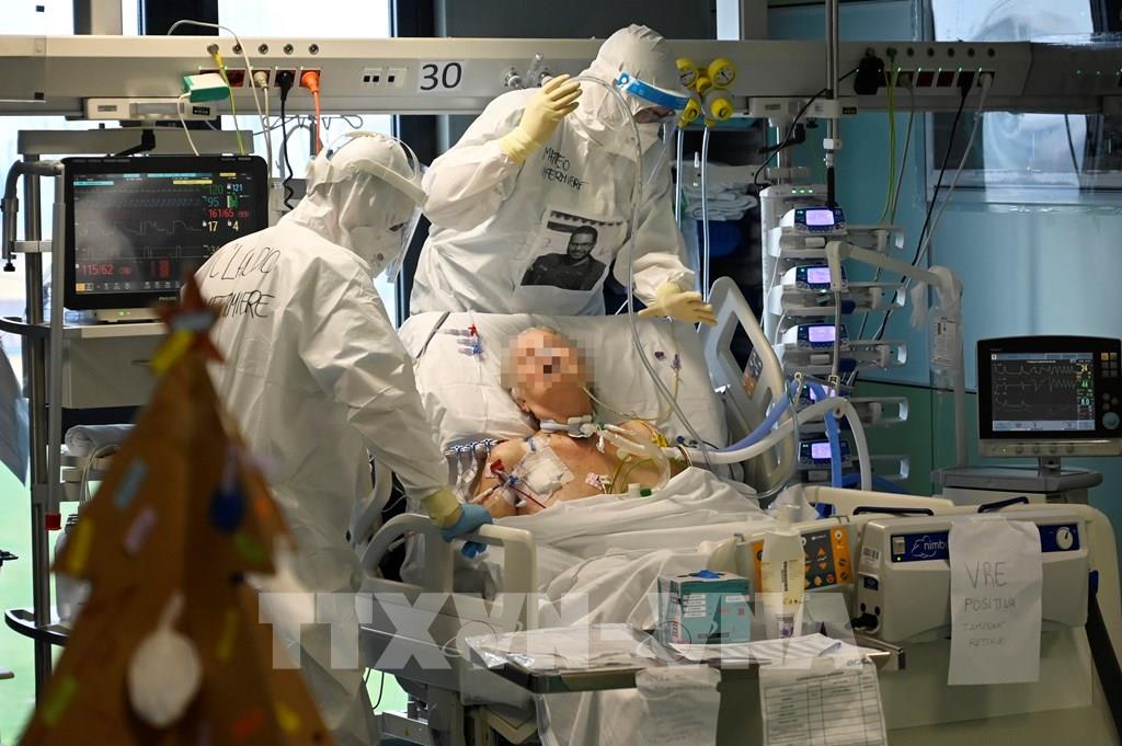 ករណីឆ្លងកូវីដ-១៩ ទូទាំងពិភពលោកលើសពី ៨០ លាននាក់