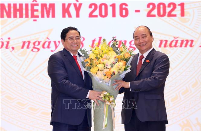 ប្រធានរដ្ឋ លោក Nguyen Xuan Phuc និងនាយករដ្ឋមន្រ្តីរដ្ឋាភិបាល លោក Pham Minh Chinh អញ្ជើញចូលរួមពិធីប្រគល់ការងាររបស់នាយករដ្ឋមន្រ្តី