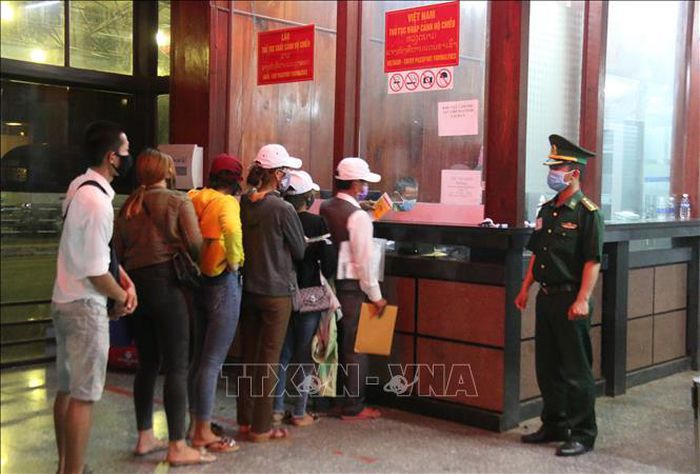 ស្ថានទូតវៀតណាមប្រចាំនៅឡាវជូនដំណឹងអំពីការឆ្លងដែនចូលវៀតណាម