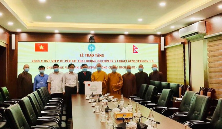 សមាគមព្រះពុទ្ធសាសនាវៀតណាមផ្តល់ជូនប្រជាជននេប៉ាល់នូវឧបករណ៍ធ្វើតេស្តិ៍រកជំងឺកូ វីដ ១៩ ចំនួន ២.០០០ ឈុត