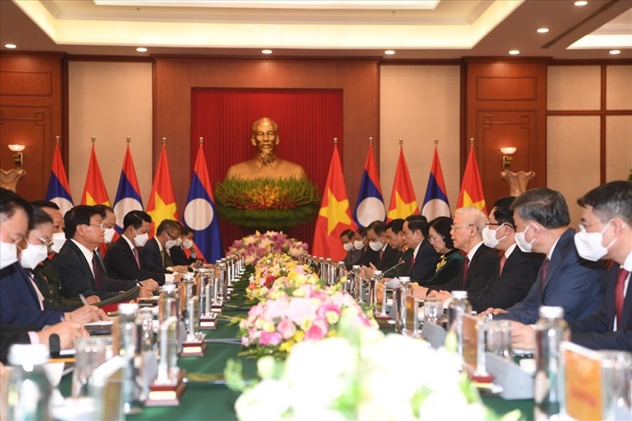 ពូនជ្រុំដោយឥតឈប់ឈរទំនាក់ទំនងមិត្តភាពនិងសាមគ្គីភាពពិសេសរវាងវៀតណាមនិងឡាវ