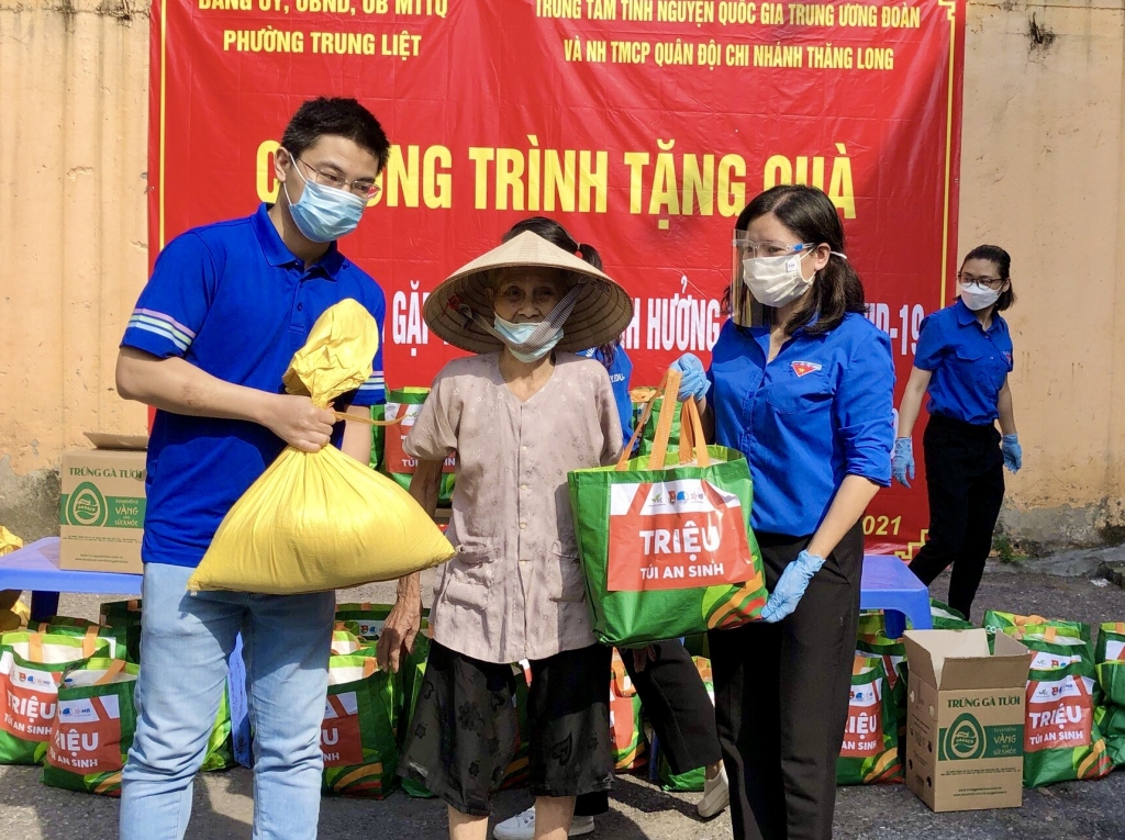 “អំណោយសុខុមាលភាព” ជាង ៦.២០០ កញ្ចប់បានមកដល់គ្រួសារមានស្ថានភាពលំបាក