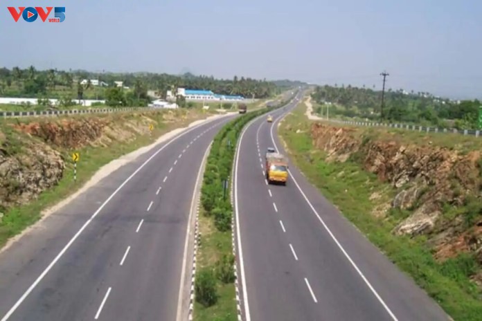 កម្ពុជាពន្លឿនផែនការសាងសង់ផ្លូវល្បឿនលឿនទៅកាន់ប្រទេសវៀតណាម