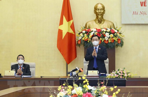 សិក្ខាសាលាពិគ្រោះយោបល់ជាមួយអ្នកជំនាញអំពីបញ្ហាសេដ្ឋកិច្ចនិងសង្គម