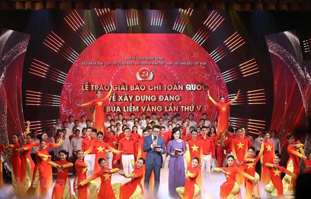 ពានរង្វាន់សារព័ត៌មានញញួរ កណ្ដៀវមាស៖ មានគំនិតច្នៃប្រឌិតជាច្រើន ដែលបាននិពន្ធអំពីប្រធានបទកសាងបក្ស