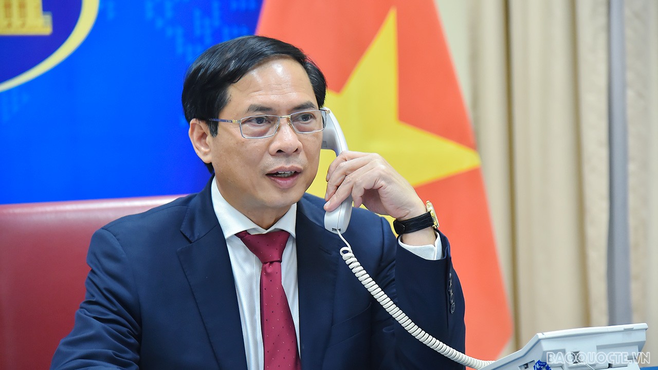 រដ្ឋមន្ត្រីការបរទេសលោក Bui Thanh Son ជួបសន្ទនាតាមទូរស័ព្ទជាមួយទីប្រឹក្សារដ្ឋ រដ្ឋមន្ត្រីការបរទេសចិន លោក Wang Yi