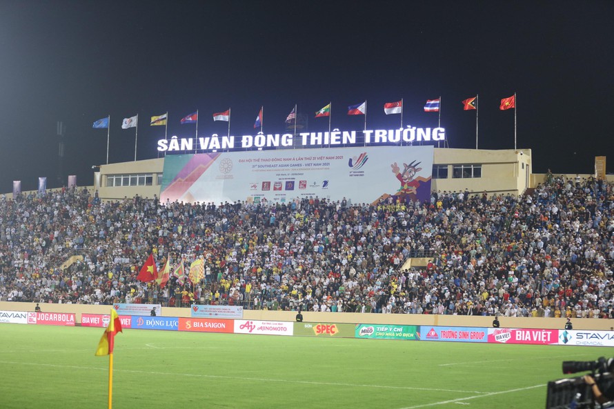 អ្នកគាំទ្រ ៣០.០០០ នាក់នៅកីឡាដ្ឋាន Thien Truong បង្កើតកំណត់ត្រាថ្មីនៅស៊ីហ្គេម
