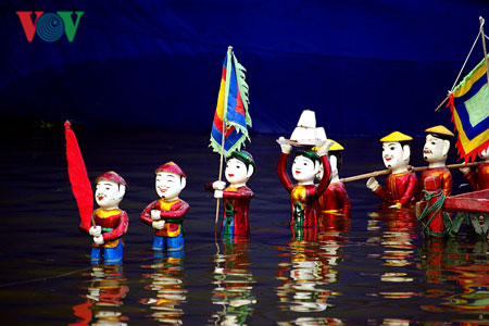 Menikmati kesenian tradisional di Kota Ha Long