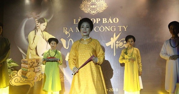 Seorang pemuda merevitalisasi busana kuno