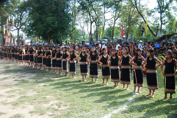 Provinsi Kon Tum mengembangkan nilai-nilai kebudayaan tradisional