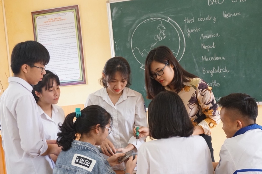 Kelas tanpa perbatasan dari bu guru generasi tahun 90-an, warga etnis minoritas Muong yang didaftarkan ke 50 Besar guru global