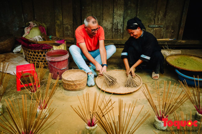 Kerajinan membuat dupa tradisional dari warga etnis minoritas Nung An di Provinsi Cao Bang