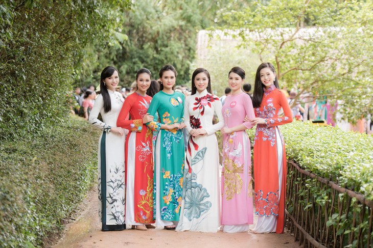 Keindahan Ao Dai Vietnam