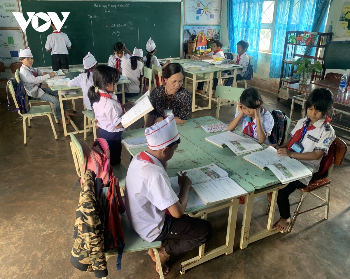 Phan Thi Khanh-Bu Guru di Gia Lai Yang Sepenuh Hati Memikirkan Pelajar Miskin Etnis Minoritas Jrai