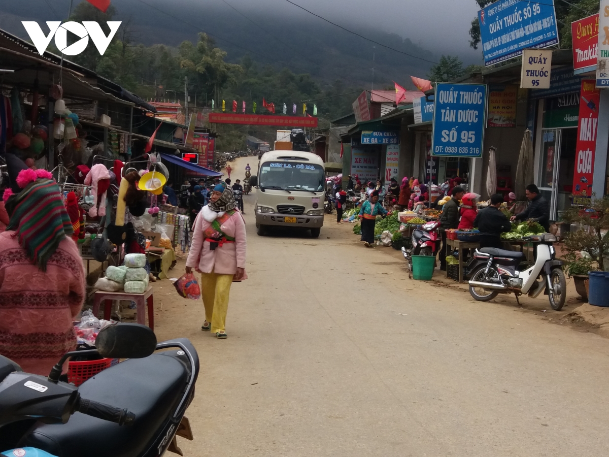 Pasar Co Ma yang Meriah