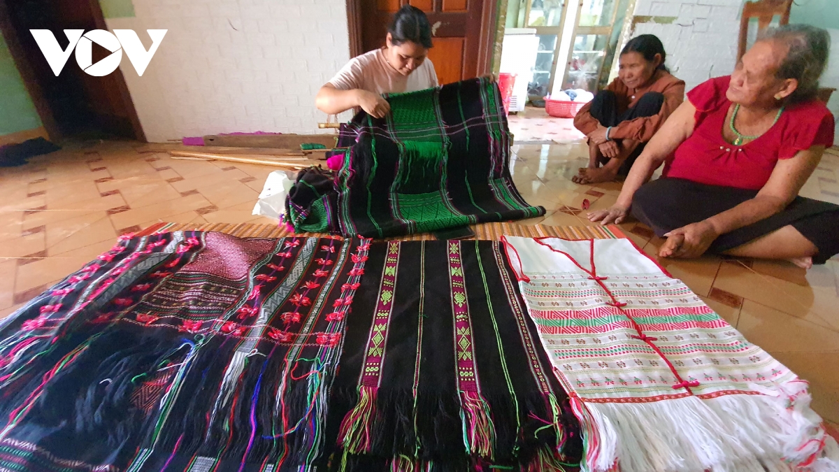 Koperasi Tenun Kain Ikat Dak Nia dan Impian Membawa Kain Ikat Menggeliat Jauh