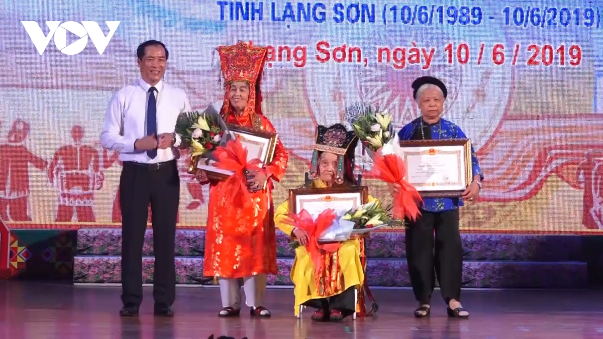 Ibu Mo Thi Kit- Seniwati Seratus tahun Yang Seumur Hidup Persembahkan dirinya kepada Lagu Rayat Then