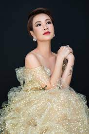 Penyanyi Uyen Linh