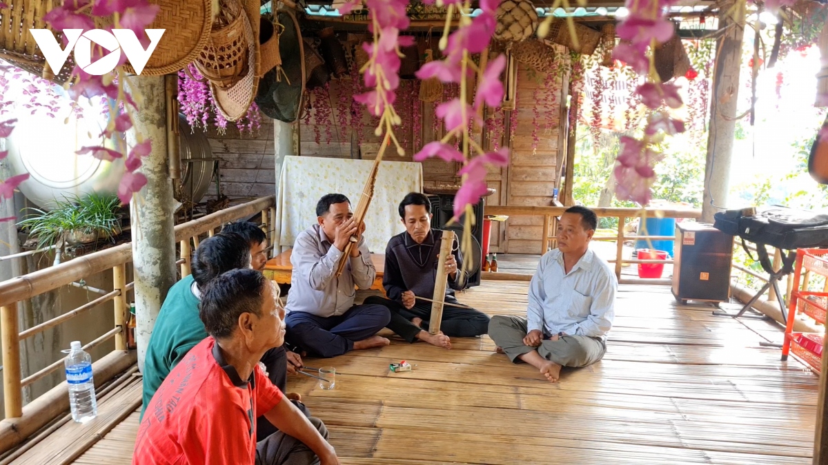 Ho Cho –Pelestari Identitas Budaya Warga Etnis Minoritas Bru – Van Kieu