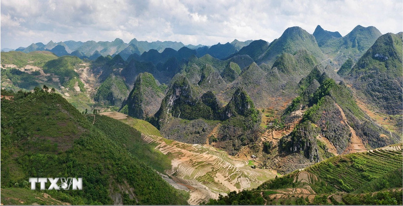 Perkenalkan Daerah Dataran Tinggi Karst Dong Van
