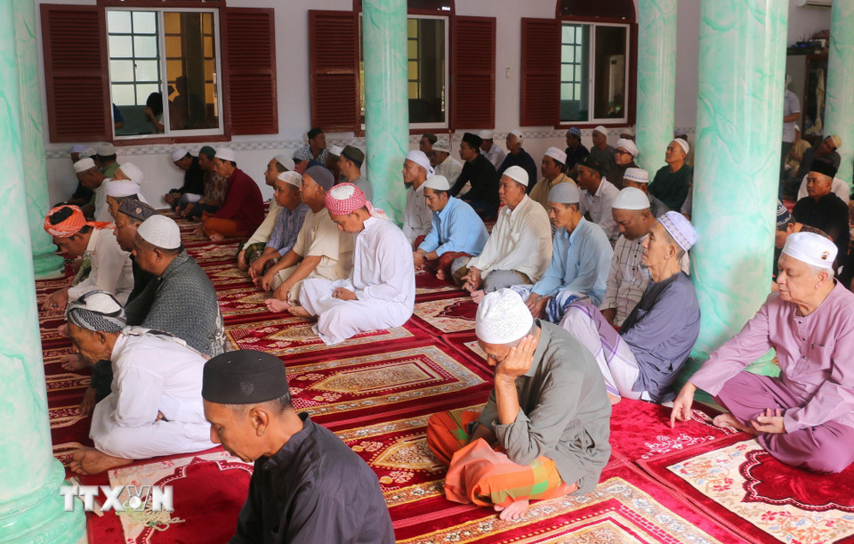 Suasana Merayaan Bulan Ramadhan di Indonesia dan di Vietnam