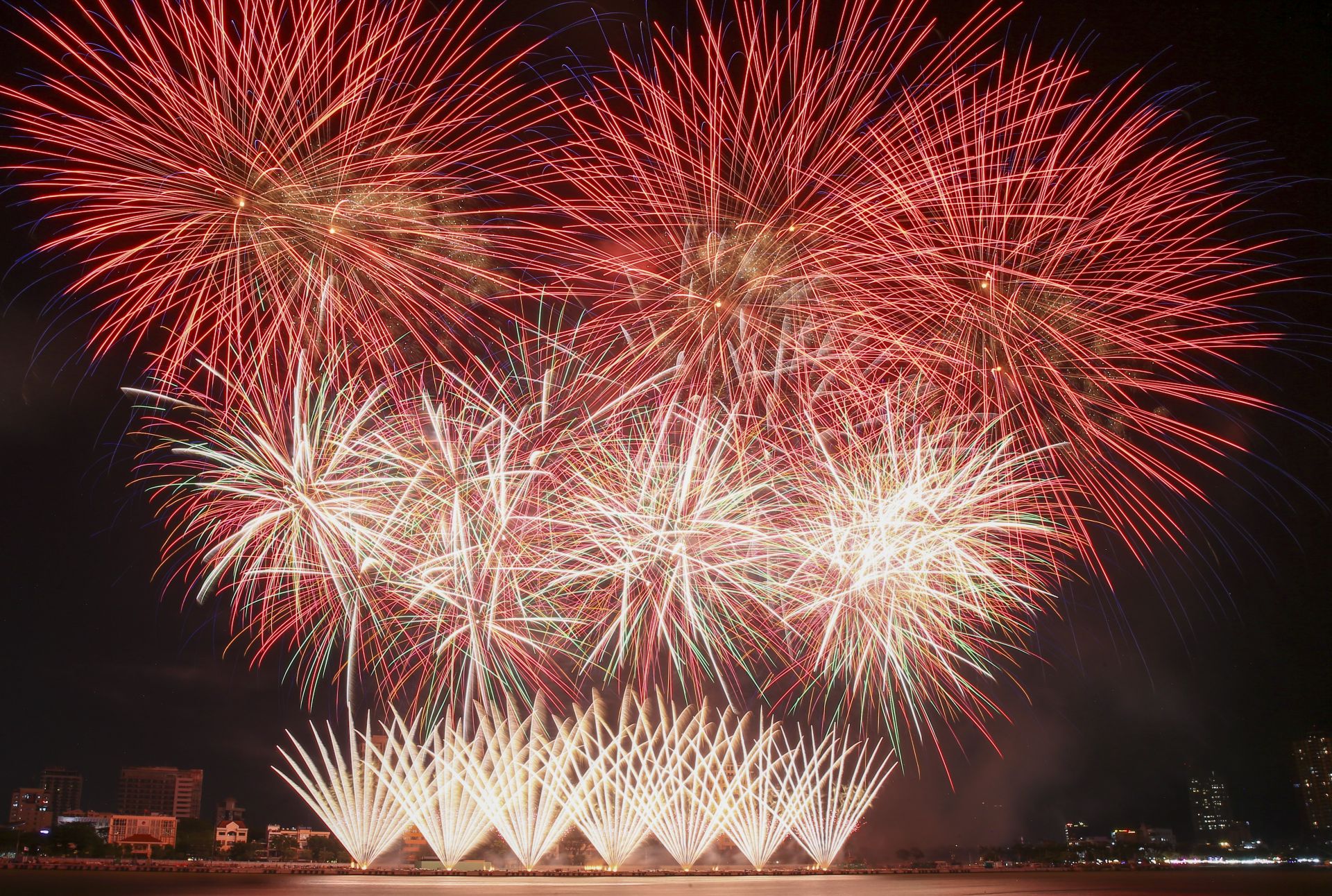 하노이시: 제14차 당대회를 맞아 대규모 예술 불꽃놀이 공연
