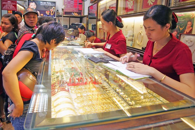 팜 민 찐 총리, ‘국가 금 거래소 설립’ 제안서 완료 지시