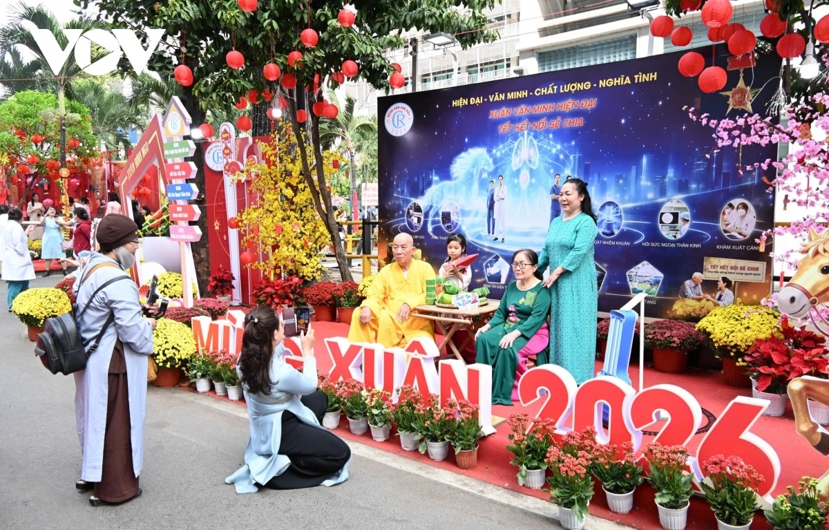 호찌민시 쩌러이 병원, 환자들에게 설 분위기 선사