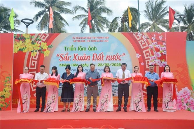 냐짱, ‘해변 거리의 대표적인 봄’ 주제 사진전 개최