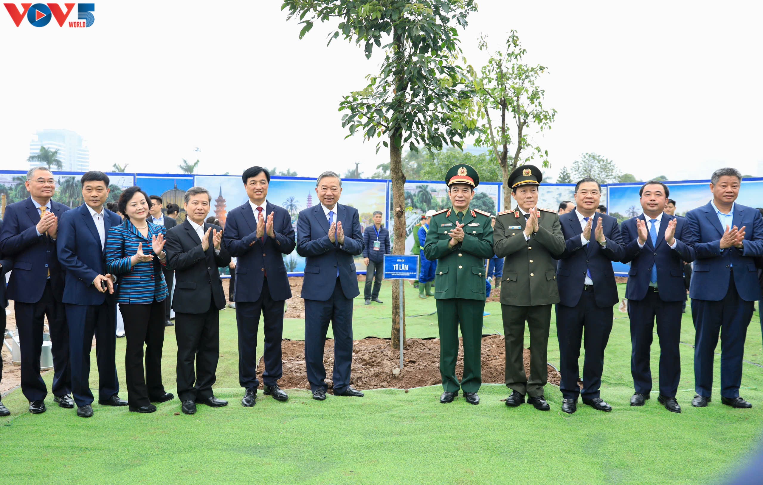 또 럼 당 서기장: “오늘 심는 나무, 미래를 위한 행복의 씨앗”
