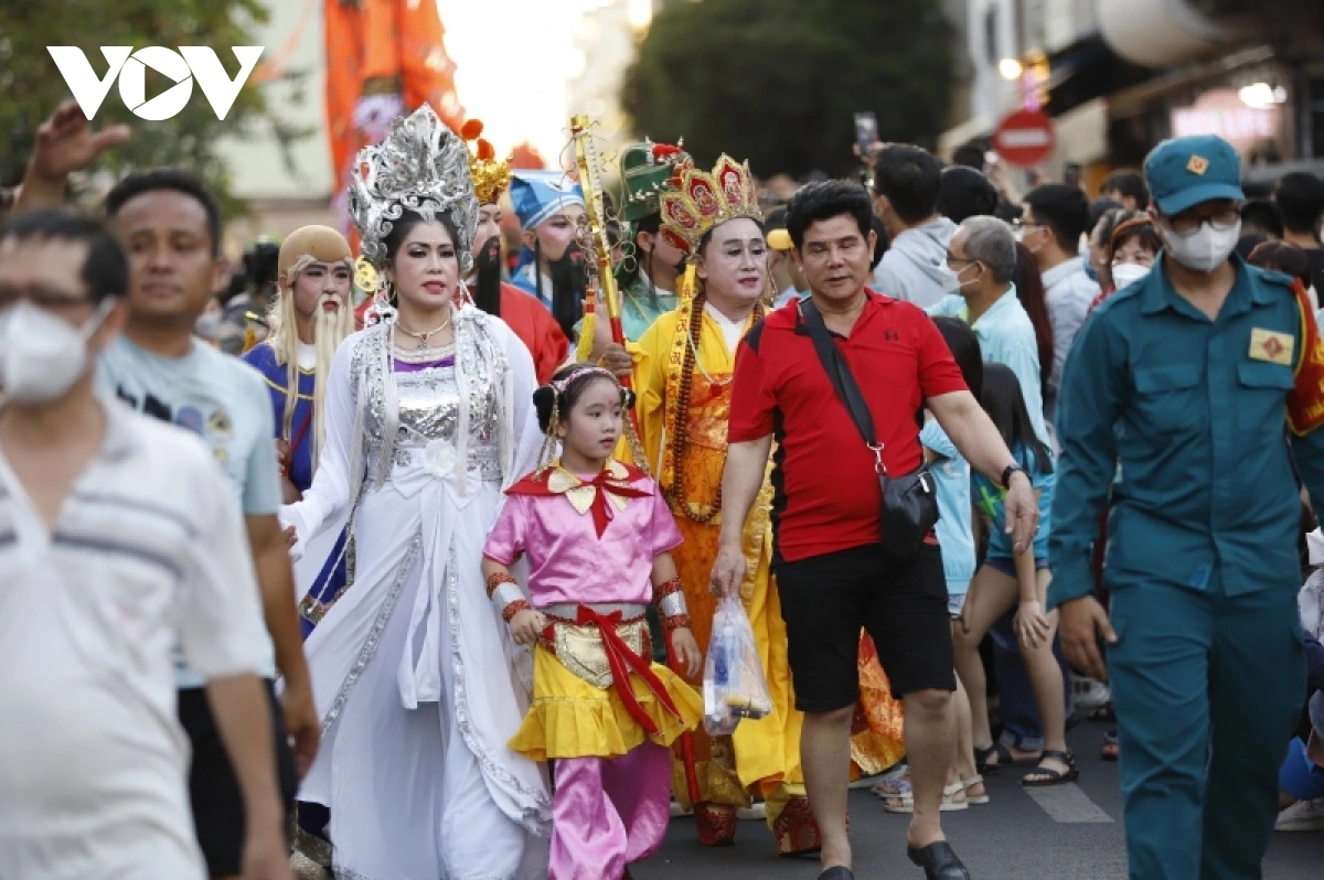 호찌민시 2026년 정월대보름 축제 개최, 거리 행진에 1,200여 명 참여