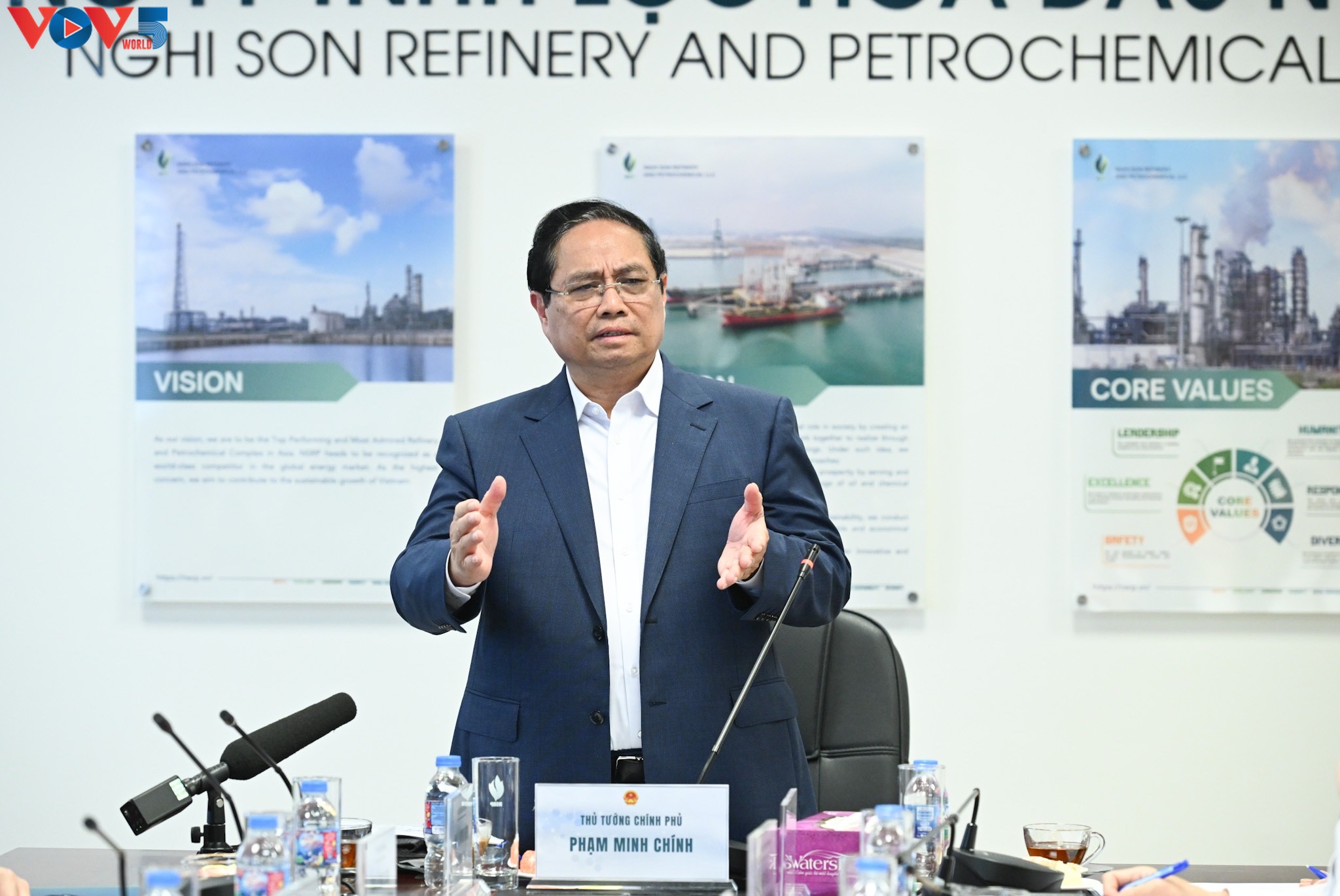팜 민 찐 총리: 응이선 석유 전략, 시급히 추진해야…