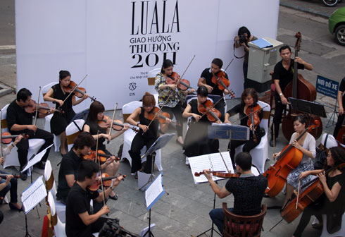 Música sinfónica en las calles de Hanoi