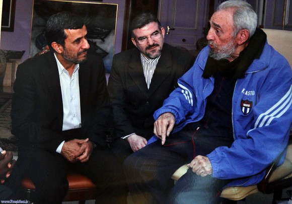 Presidente iraní Ahmadinejad conversa con Fidel Castro en su visita a Cuba