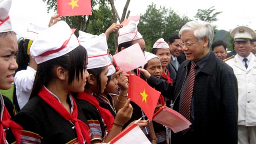 Máximo dirigente del Partido atiende al Tet del pueblo