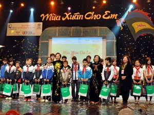 Recaudan 1,4 millones de dólares a los niños desfavorecidos de Vietnam