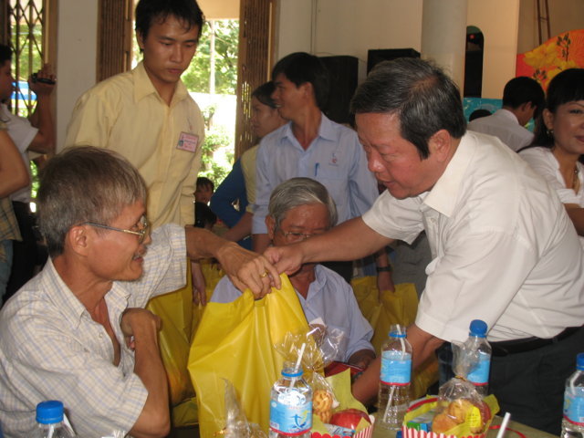 Vietnam atiende a obreros en el Día internacional del Trabajo