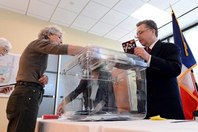 Francia comienza segunda vuelta de elecciones presidenciales