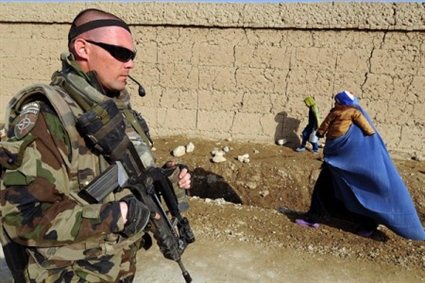 Francia prepara retirada de tropas de Afganistán