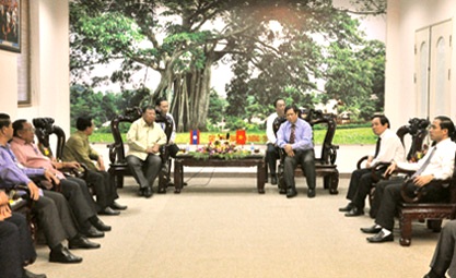 Prosiguen actividades de delegados laosianos en Vietnam