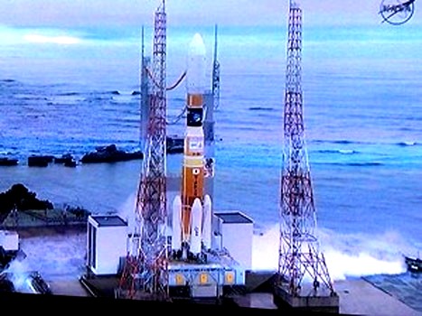 Japón lanza cohete impulsor llevando satélite vietnamita a la órbita