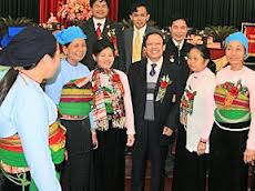 Subjefa de estado vietnamita se entrevista con étnicos meritorios