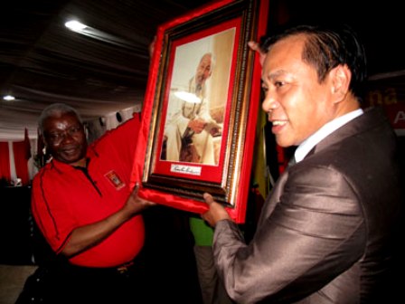 Asiste delegación del  PCV al Congreso del Partido Frelimo de Mozambique