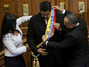 Nuevo mandatario de Venezuela toma de posición