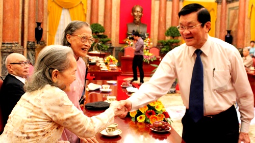 Estado vietnamita recuerda méritos de veteranos de guerra