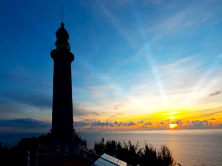 Disfrutar los primeros rayos del sol en Cabo de Dai Lanh