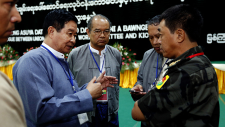 Gobierno de Myanmar negocia por primera vez con 15 grupos étnicos armados