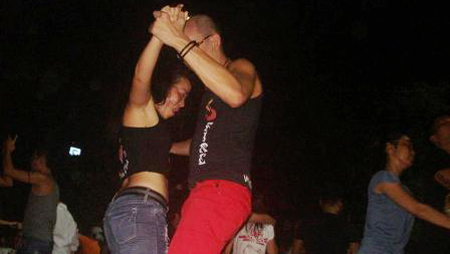 Salsa callejera, patio de recreo para jóvenes en la capital