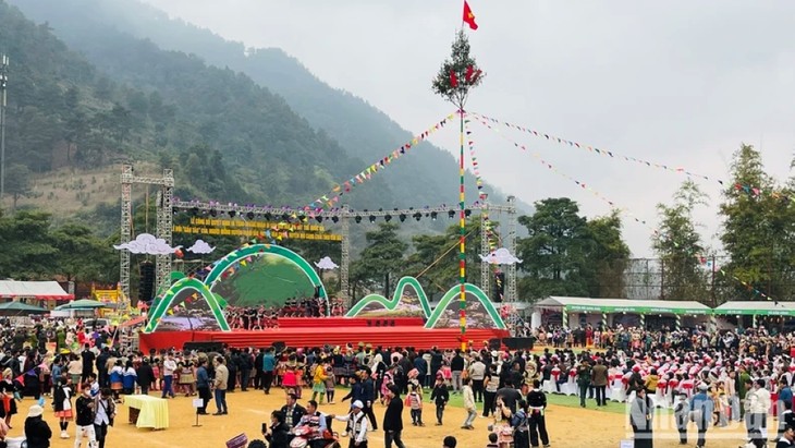 Gầu Tào - Le festival le plus important de l'année des Mông de Yên Bái